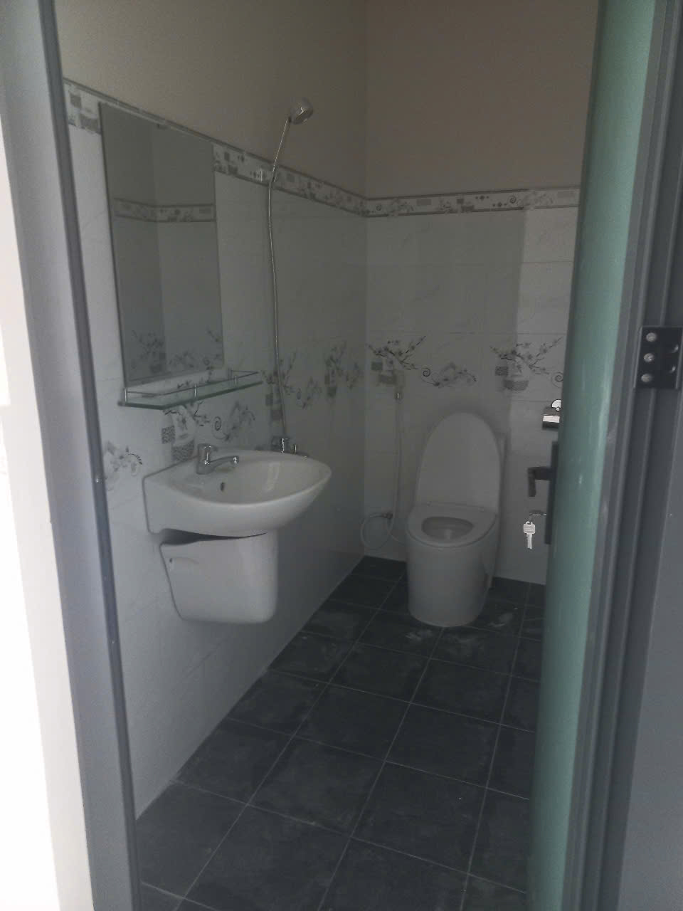 Bổ sung toilet trong nhà cũ – Hướng dẫn đầy đủ, dễ hiểu cho chủ nhà